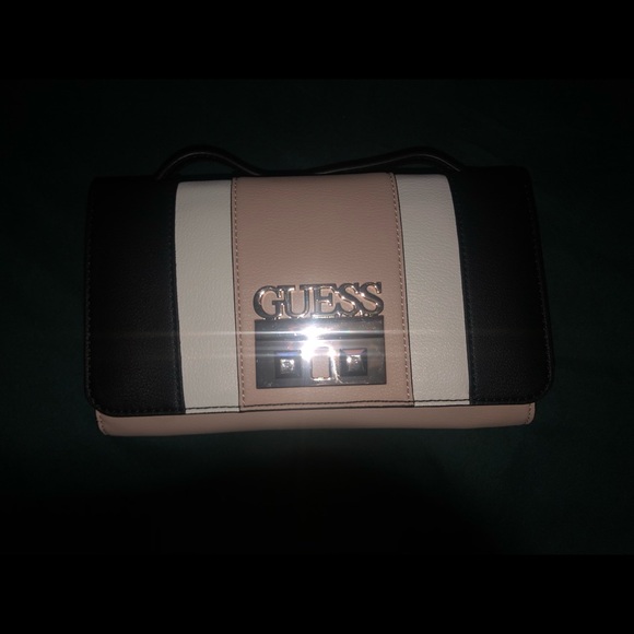 Guess CrossBody Purse - Picture 1 of 8